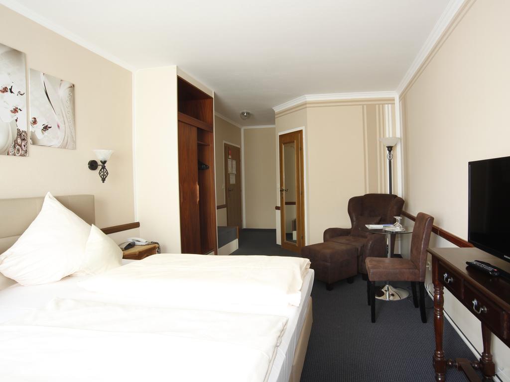 Hotel Garni Zum Gockl Unterfoehring Bagian luar foto